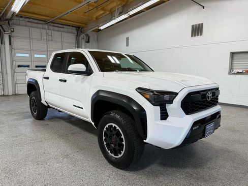 Used 2024 Toyota Tacoma TRD Off-Road image 6