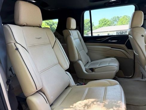 Used 2023 Cadillac Escalade ESV Premium Luxury AWD/4WD image 37