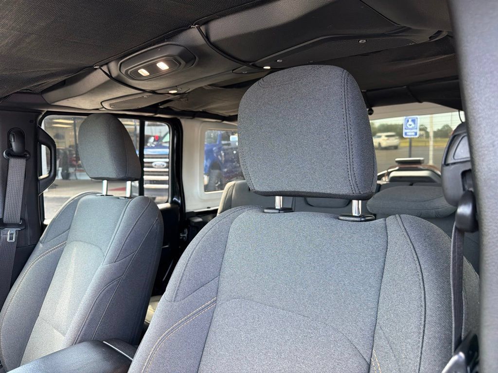 Used 2024 Jeep Wrangler Unlimited Sport AWD/4WD image 17