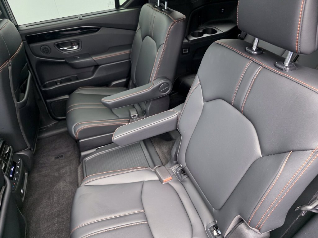Used 2025 Honda Pilot TrailSport image 16