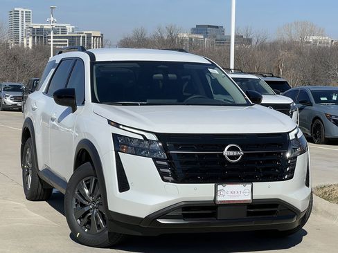 New 2026 Nissan Pathfinder SV image 2