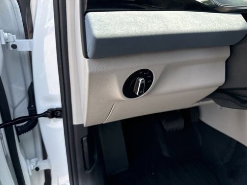 Certified 2025 Volkswagen Jetta SE image 11