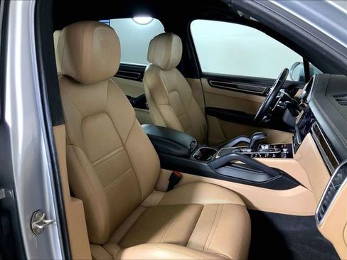 Certified 2019 Porsche Cayenne S AWD/4WD image 18