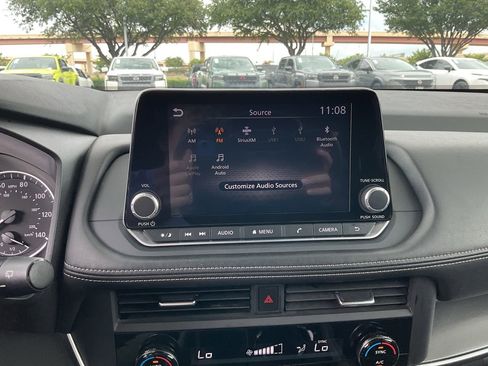Used 2025 Nissan Rogue SV FWD image 26