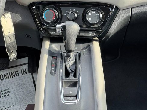 Used 2021 Honda HR-V LX image 14
