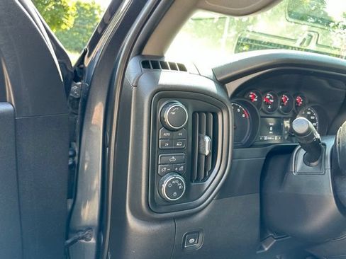Used 2019 Chevrolet Silverado 1500 Custom w/ Custom Value Package AWD/4WD image 15