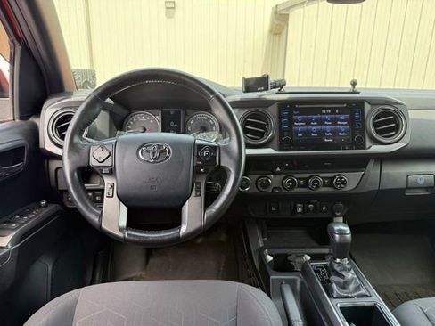 Used 2018 Toyota Tacoma TRD Off-Road AWD/4WD image 22