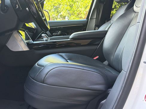 Used 2025 Land Rover Range Rover Autobiography AWD/4WD image 22