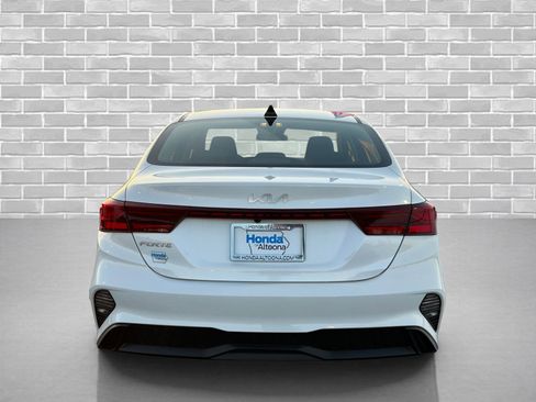 Used 2023 Kia Forte LXS image 3