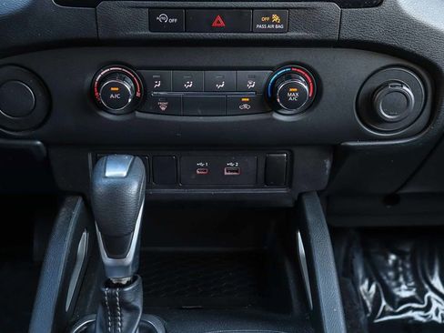 Used 2023 Nissan Frontier SV image 14