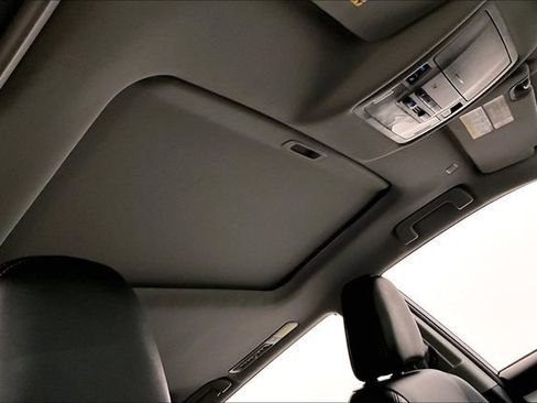 Used 2018 Toyota Highlander XLE AWD/4WD image 20