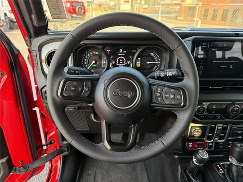 Used 2025 Jeep Wrangler Willys image 23