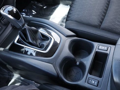 Used 2020 Nissan Rogue SV FWD image 17