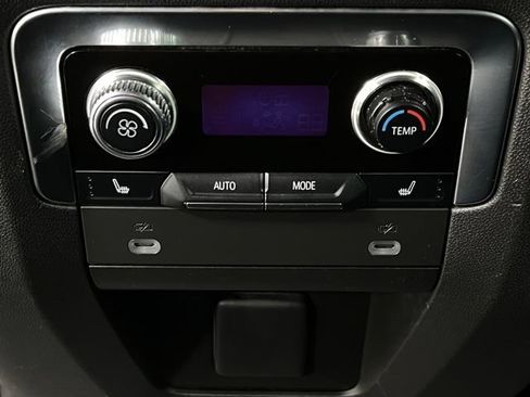 Used 2022 GMC Yukon XL Denali w/ Advanced Technology Package AWD/4WD image 45