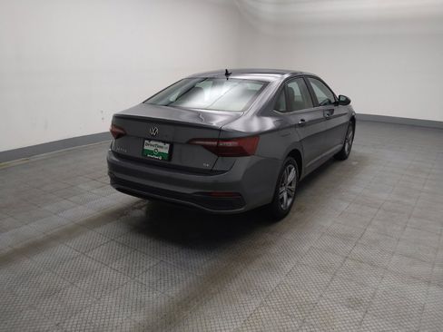 Used 2024 Volkswagen Jetta SE FWD image 9