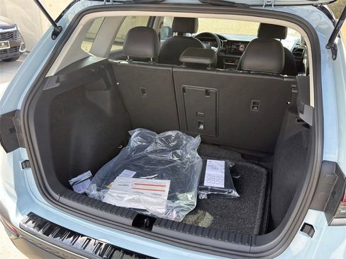 New 2026 Volkswagen Taos SE image 9