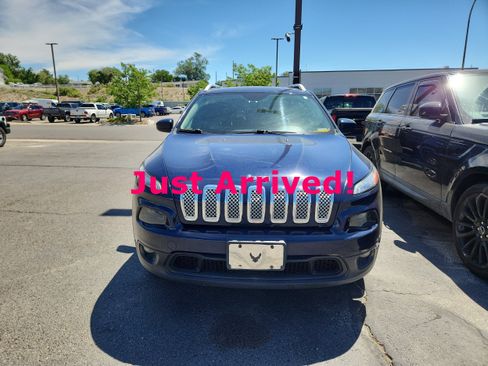 Used 2015 Jeep Cherokee Latitude w/ Cold Weather Group AWD/4WD image 3