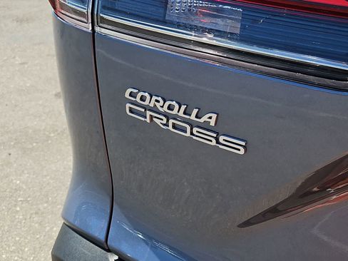 Used 2022 Toyota Corolla Cross XLE w/ Convenience Package FWD image 16