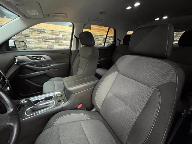 Used 2020 Chevrolet Traverse LT w/ Driver Confidence II Package AWD/4WD image 14