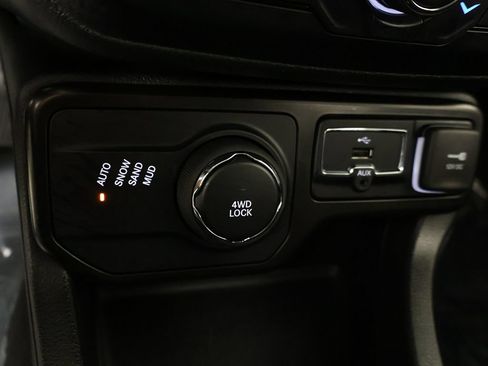 Used 2023 Jeep Renegade Latitude AWD/4WD image 48
