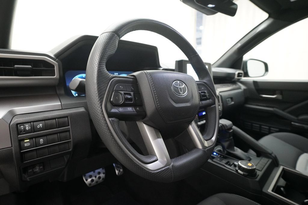 Used 2025 Toyota Tacoma TRD Sport AWD/4WD image 8