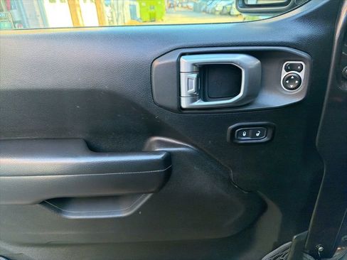 Used 2020 Jeep Gladiator Sport w/ Quick Order Package 24S AWD/4WD image 12