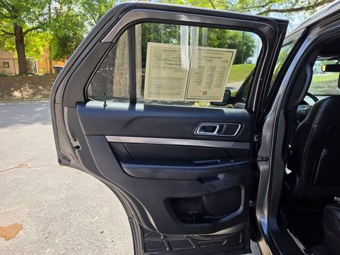 Used 2018 Ford Explorer XLT w/ Equipment Group 202A image 29