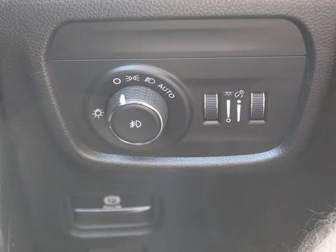 Used 2023 Jeep Grand Cherokee L Summit w/ Luxury Tech Group V AWD/4WD image 24