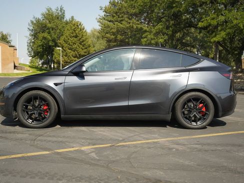 Used 2024 Tesla Model Y Performance AWD/4WD image 2