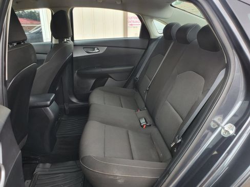 Used 2021 Kia Forte LXS FWD image 4