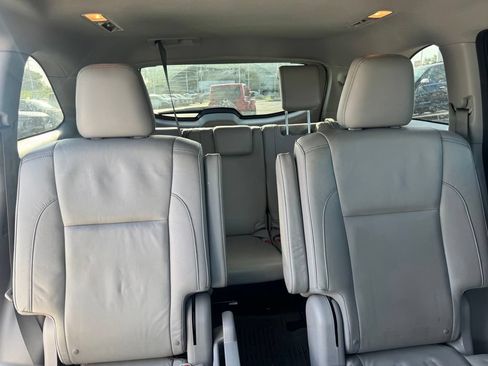 Used 2016 Toyota Highlander XLE AWD/4WD image 9