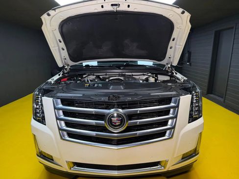 Used 2015 Cadillac Escalade Premium AWD/4WD image 47