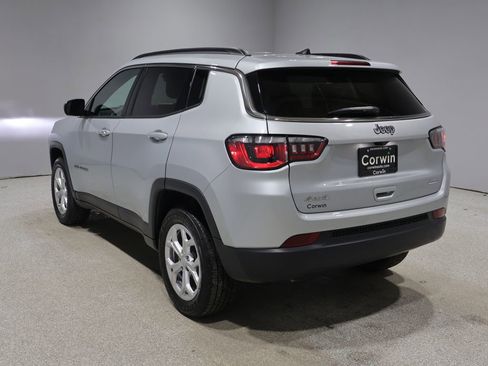 Used 2024 Jeep Compass Latitude w/ Convenience Group AWD/4WD image 5