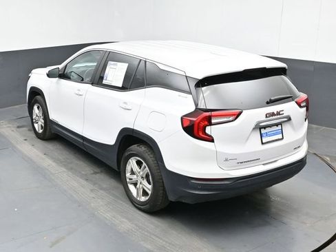 Used 2022 GMC Terrain SLE w/ LPO, Floor Liner Package image 32