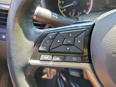 Used 2023 Nissan Altima 2.5 SV w/ SV Premium Package FWD image 23