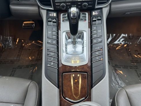 Used 2010 Porsche Panamera 4S image 33