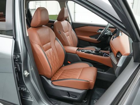 Used 2025 Nissan Rogue Platinum AWD/4WD image 22