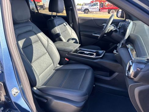 Used 2025 Chevrolet Equinox LT w/ Convenience Package II image 12