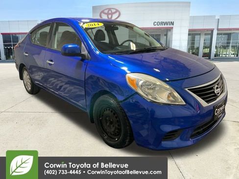 Used 2014 Nissan Versa SV image 2