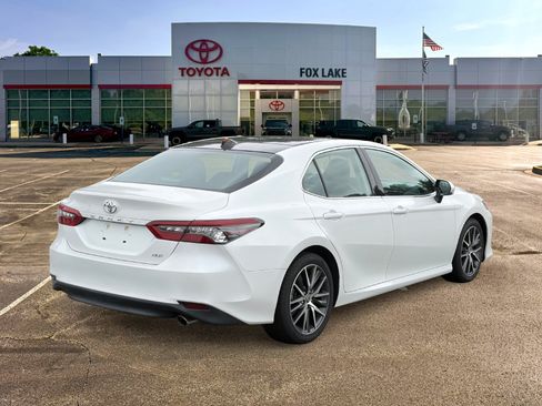 Used 2023 Toyota Camry XLE FWD image 5