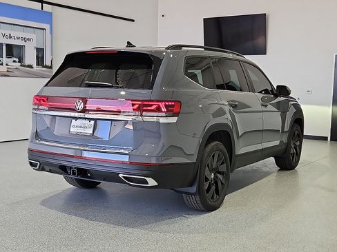 New 2026 Volkswagen Atlas SE FWD image 9