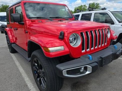 Used 2022 Jeep Wrangler Unlimited Sahara w/ Cold Weather Group AWD/4WD image 6