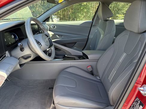 Certified 2025 Hyundai Elantra Sport image 11