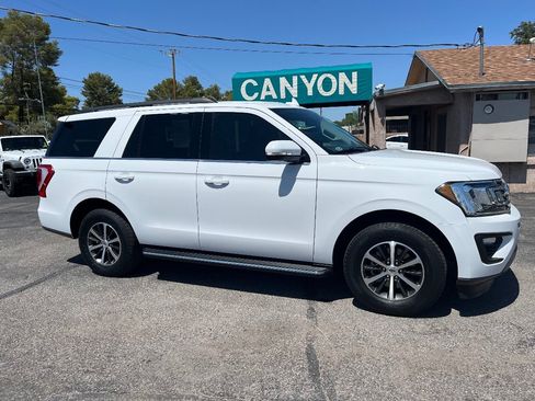 Used 2018 Ford Expedition XLT w/ Equipment Group 202A RWD image 2