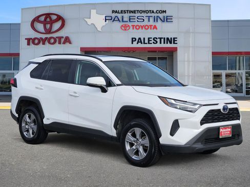 Used 2022 Toyota RAV4 XLE image 1