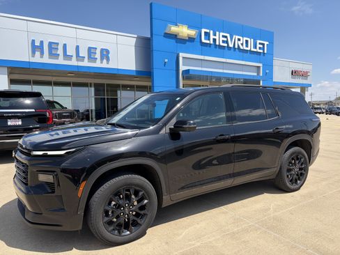 Used 2024 Chevrolet Traverse LT w/ Midnight/Sport Edition FWD image 3