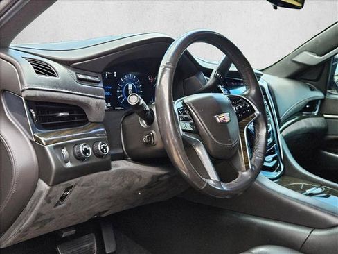 Used 2018 Cadillac Escalade ESV Platinum AWD/4WD image 10