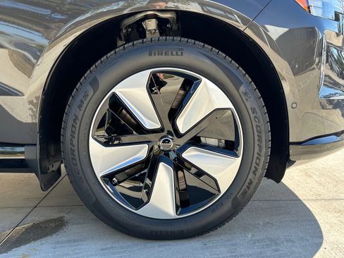 New 2025 Volvo EX90 Plus w/ Protection Package Premier image 7