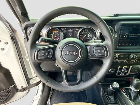 Used 2023 Jeep Gladiator Sport AWD/4WD image 11