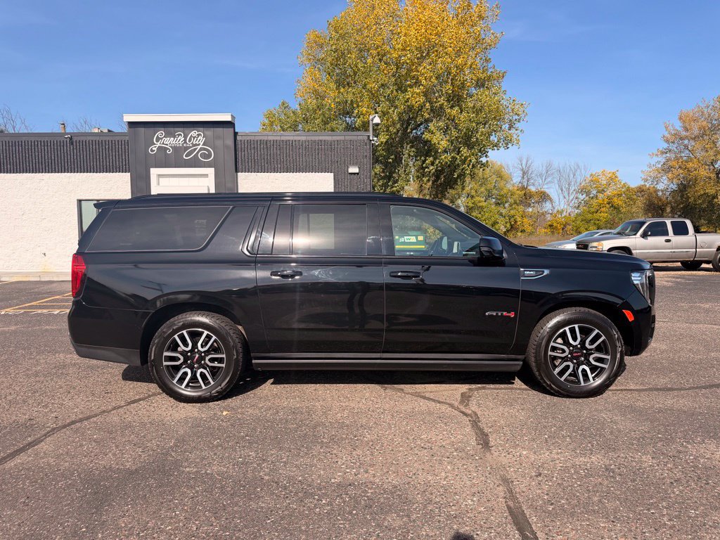 Used 2023 GMC Yukon XL AT4 w/ AT4 Premium Plus Package AWD/4WD image 3